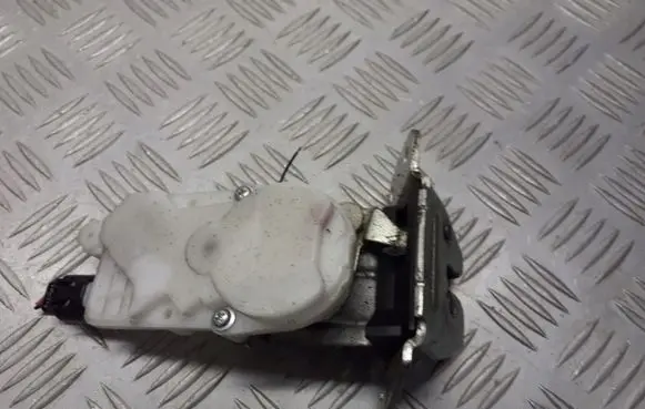Mitsubishi Grandis Tailgate exterior lock 