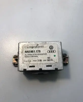 Audi A6 S6 C4 4A Alarm control unit/module 4A0951173