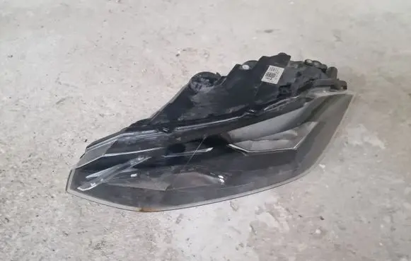 Volkswagen Polo VI Headlight/headlamp 2G1941005