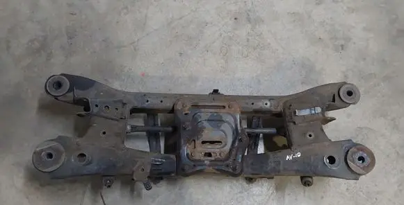 Toyota Avensis T270 Rear axle beam 