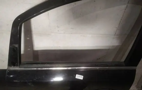 Opel Zafira B Front door glass trim molding 