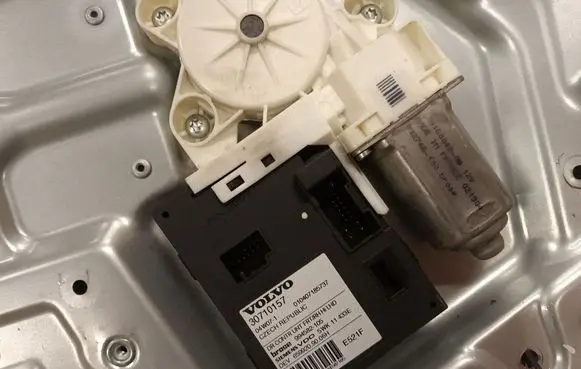 Volvo V50 Front door window regulator with motor