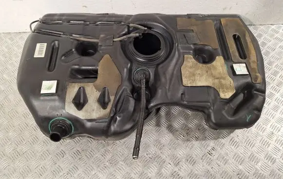 Toyota Verso Fuel tank 770010F040 770010F030