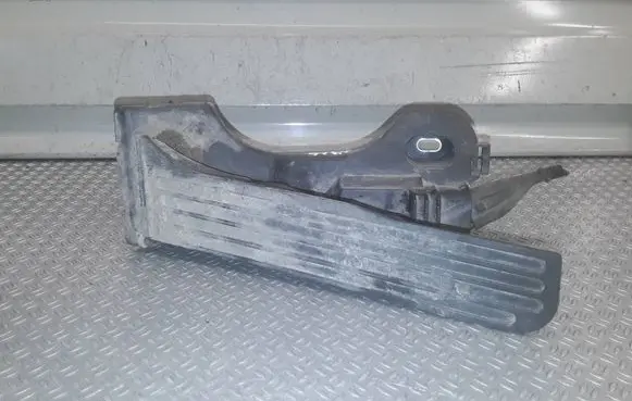 Volkswagen Touran I Accelerator throttle pedal 1T1721503E 6PV00868900