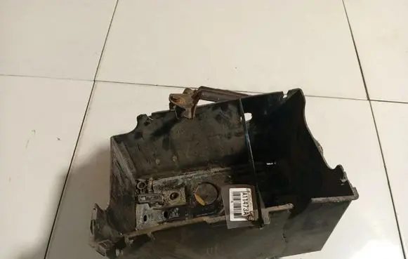 Peugeot 406 Battery box tray 9630495880