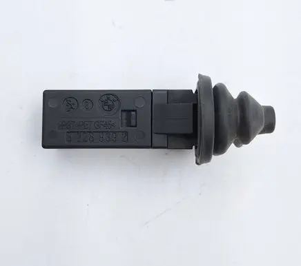 BMW 3 E46 Fuel tank opening switch 8228939 82289392 51178228939