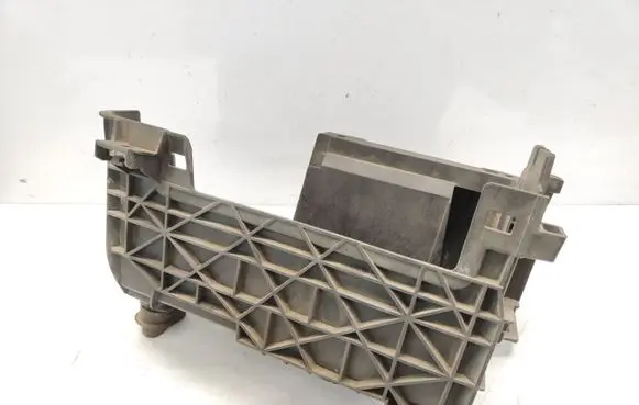 Battery box tray