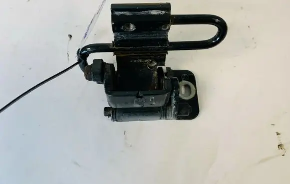 Audi A6 S6 C5 4B Rear door lower hinge 4b0833411e