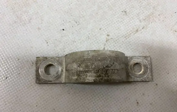 Audi Q7 4L Sway bar bush bracket, rear 7L8511418