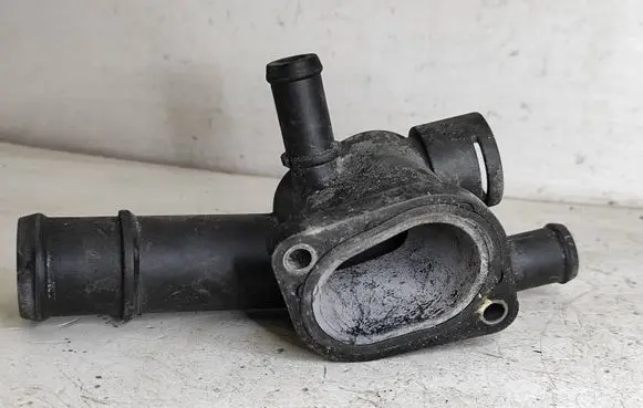 Volkswagen PASSAT B6 Engine coolant pipe/hose 038121132D AKYWZ2 PA66GF30