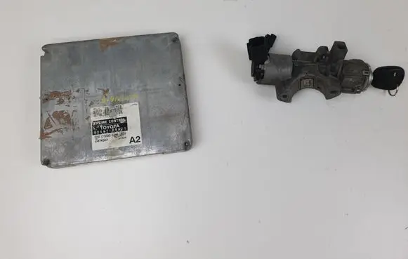 Toyota Avensis T250 Engine ECU kit and lock set 1758008711 8966105A21 450200504