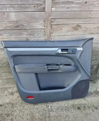 Volkswagen Touran I Front door card panel trim