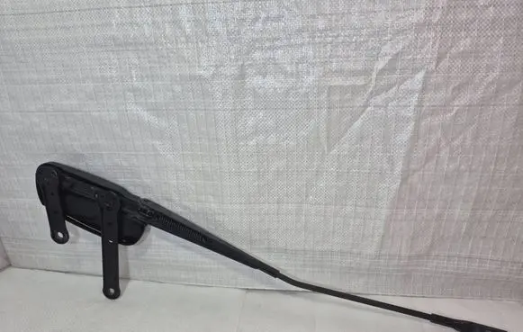 Front wiper blade arm