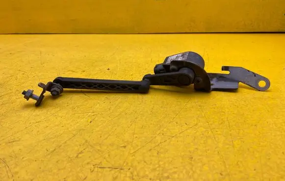 Volvo XC40 Headlight/headlamp level sensor 32221957