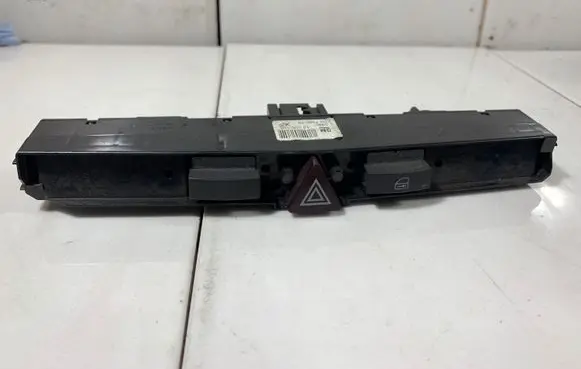 Opel Zafira A Hazard light switch 13100105