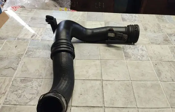 Volkswagen Golf V Intercooler hose/pipe 1K0145770D 0281002401 038906051C