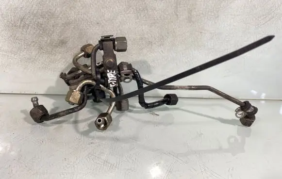 Jaguar S-Type Fuel injector supply line/pipe 