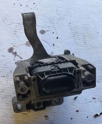 Engine mount bracket