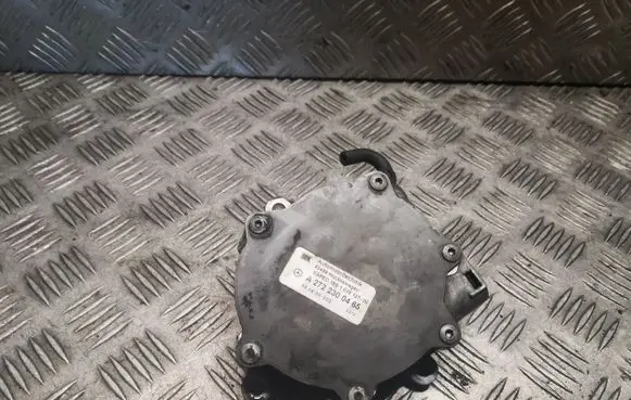 Mercedes-Benz CLS C219 Vacuum pump 2722300465 A2722300465