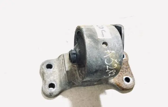 Mitsubishi Outlander Engine mount bracket