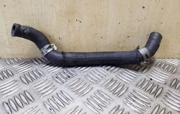 Toyota Avensis T270 Engine coolant pipe/hose