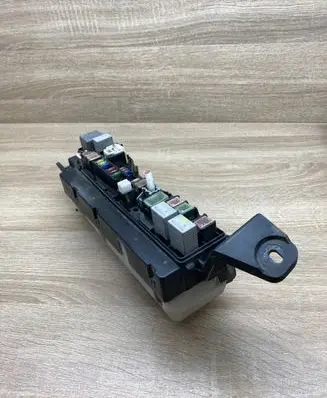 Toyota Avensis T250 Fuse module 9008087019 9008087030