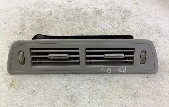 Mercedes-Benz GL X164 Dash center air vent grill A1648301054