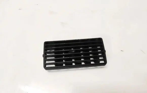 Volkswagen Golf IV Dash center air vent grill