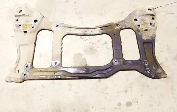 Engine mounting bracket