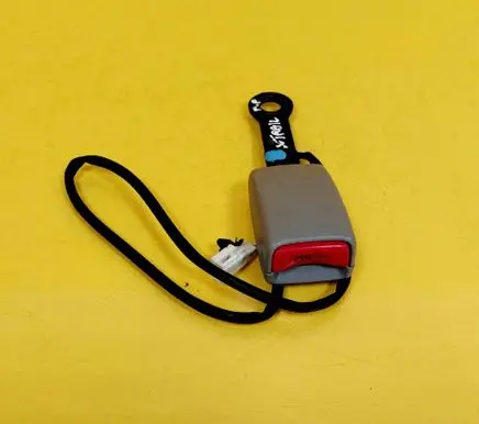 Nissan X-Trail T30 Front seatbelt buckle 