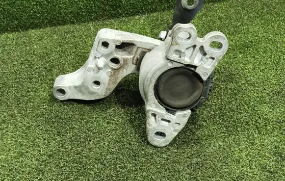 Nissan NV300 Engine mount bracket 112841371R 93451663
