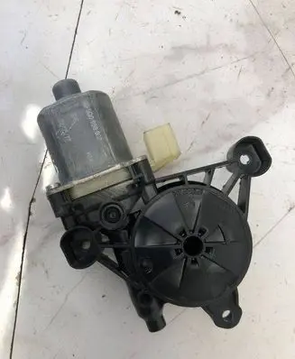 Audi A3 S3 8V Front door window regulator motor 5Q0959802