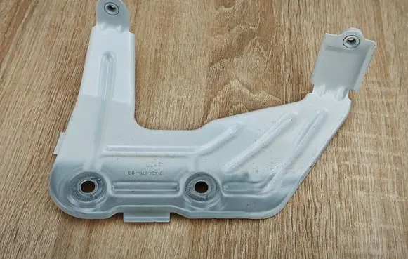 BMW X4 G02 Fender mounting bracket 7424678