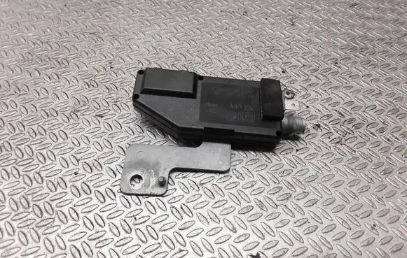 Mercedes-Benz ML W163 Aerial antenna amplifier 1638200089