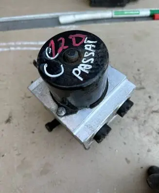 Volkswagen PASSAT B6 ABS Pump 3C0614109AF
