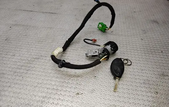 Peugeot 807 Ignition lock 36353100 9648445180