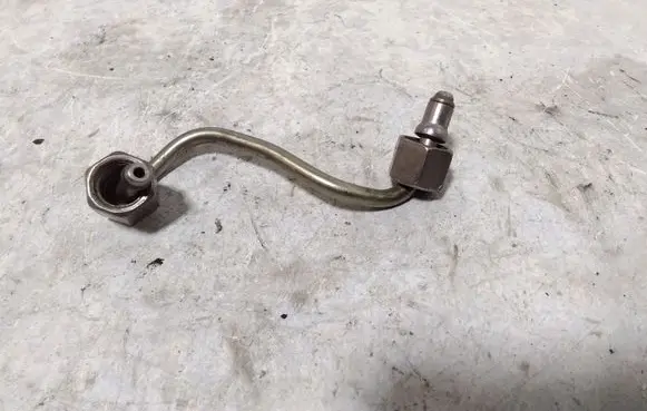 BMW 5 F10 F11 Fuel injector supply line/pipe 