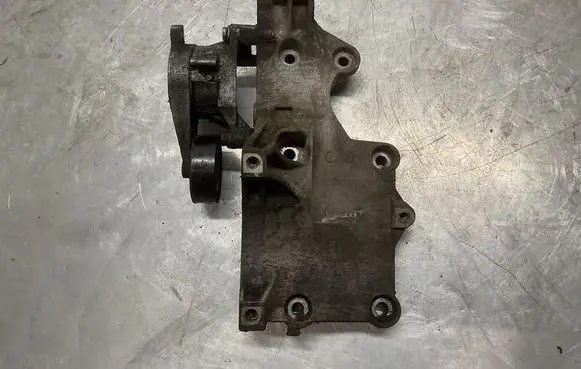 Volkswagen Touran I Generator/alternator bracket 03G903143A AL9L210