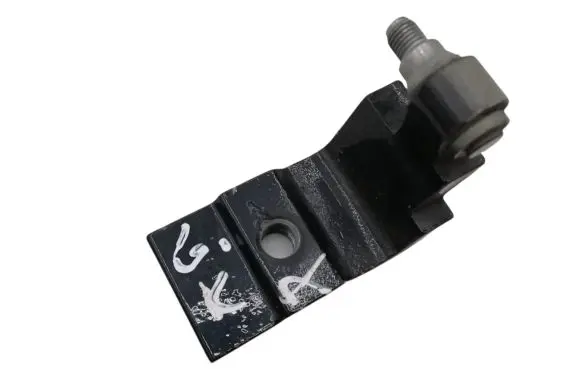 BMW 5 E60 E61 Rear door lower hinge 7068089