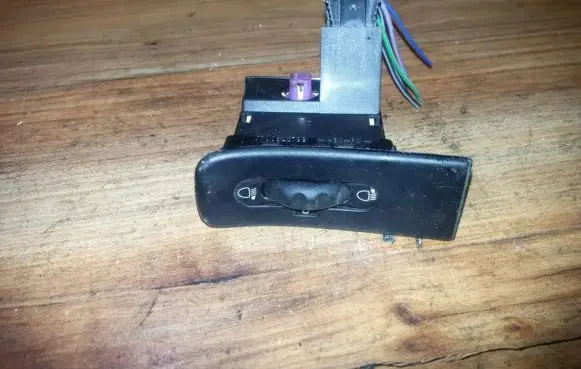 Renault Laguna I Headlight level height control switch 7700822799