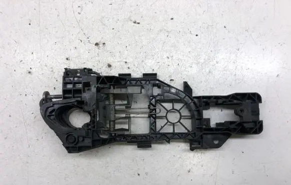 Rear door exterior handle/bracket