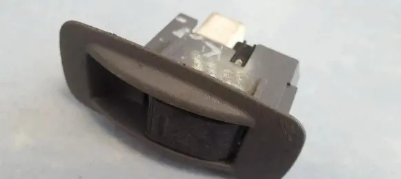 Toyota RAV 4 (XA10) Electric window control switch