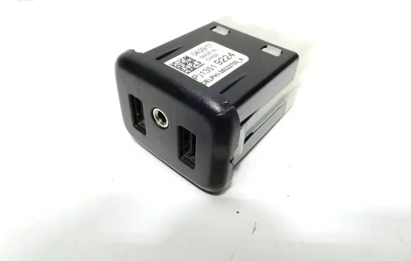 Opel Mokka B USB socket connector 13519224 35022700
