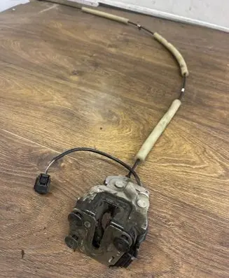 Renault Master III Rear door lock