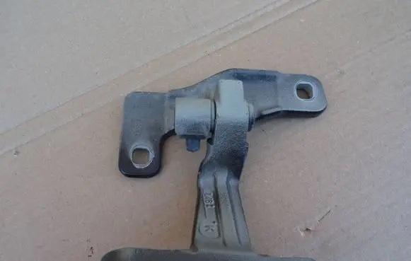 Mercedes-Benz Sprinter W907 W910 Front door lower hinge H910D1
