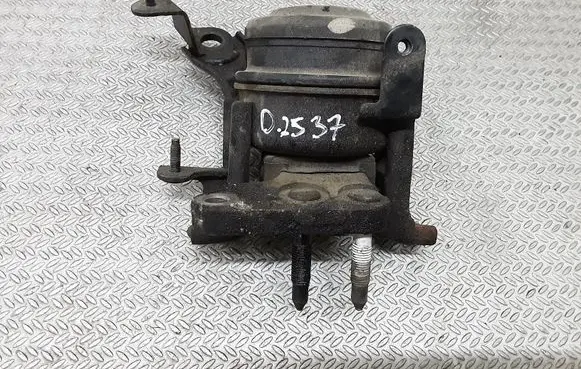 Toyota Corolla Verso E121 Engine mount bracket