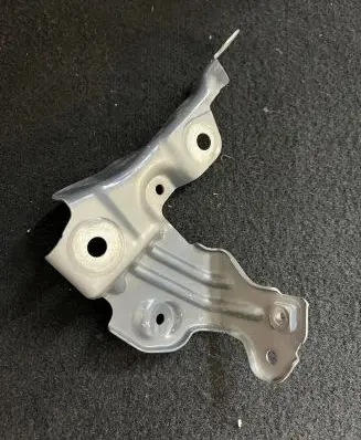 BMW 1 F40 Fender mounting bracket 7450387