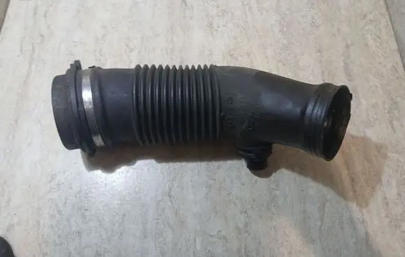 Audi A6 S6 C6 4F Air intake duct part 06E129629E