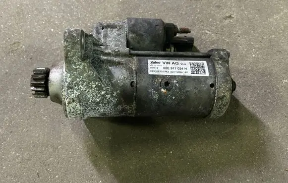 Volkswagen PASSAT B7 Starter motor 02E911024H
