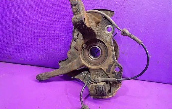 Front wheel hub spindle knuckle